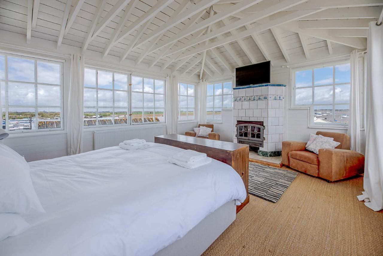 The Boathouse In Felixstowe Ferry - Stunning Waterfront Property Exteriér fotografie